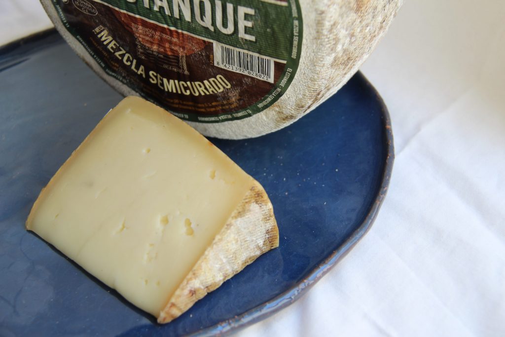 Queso artesano El Estanque formato medio tradicional Los Velez Almeria