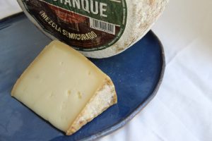 Queso artesano El Estanque formato medio tradicional Los Velez Almeria