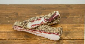 Panceta a la pimienta